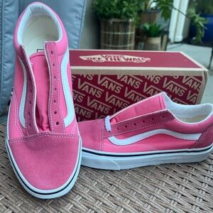 New with tags Strawberry pink/ true white